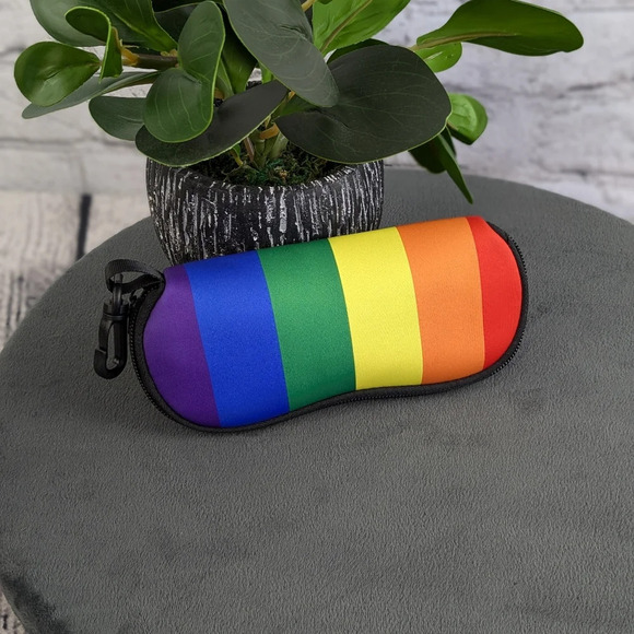 Rainbow flag neoprene zippered glasses sunglasses case with clip - Picture 1 of 6